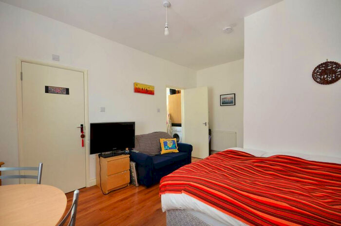 Studio To Rent In Mount View Road, Finsbury Park, London, N4