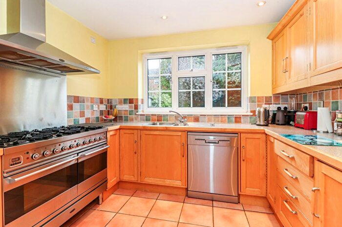 4 Bedroom Detached House For Sale In Stratford Way, Watford, WD17