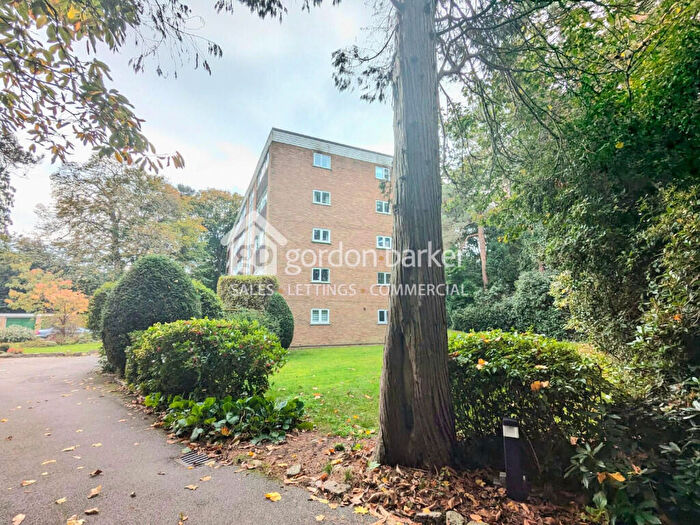 2 Bedroom Apartment For Sale In The Avenue, Poole, Dorset, BH13