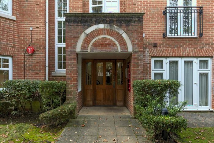 2 Bedroom Apartment To Rent In Burleigh Mansions, Sidney Road, Walton-On-Thames, KT12