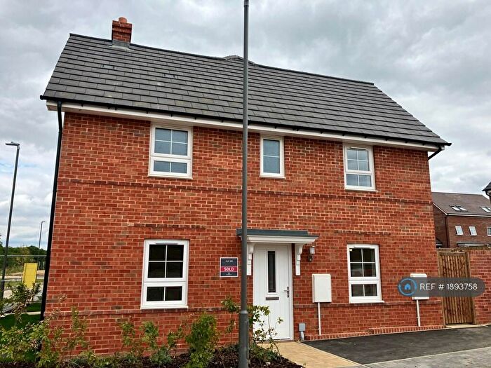 3 Bedroom Semi-Detached House To Rent In Osberg Road, Buckingham, MK18