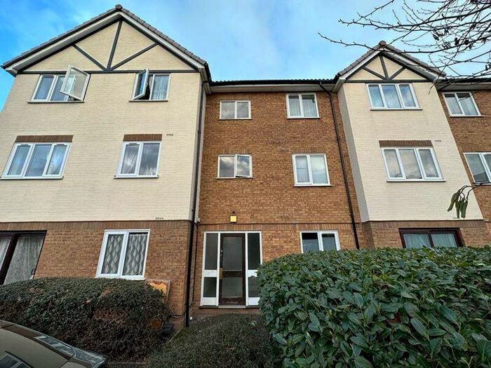 2 Bedroom Flat To Rent In Mavis Court, London, NW9