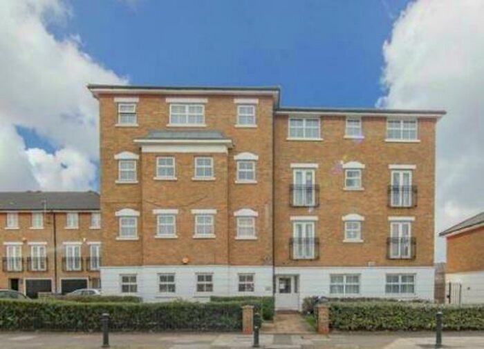 2 Bedroom Apartment To Rent In Commercial Way, SE15