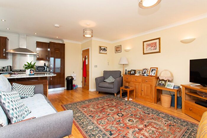 2 Bedroom Flat For Sale In Western Esplanade, Herne Bay, Kent, CT6