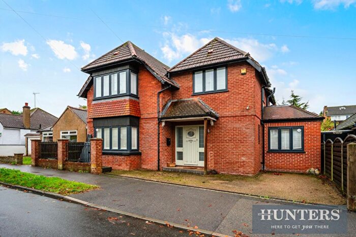 4 Bedroom Detached House For Sale In Rosebery Road, Epsom, KT18