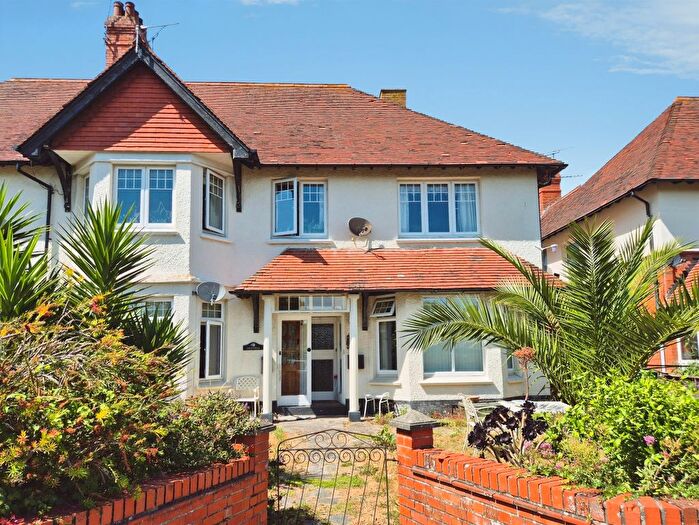 2 Bedroom Flat For Sale In Irnham Road, Minehead, TA24
