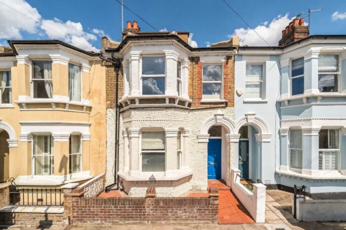 2 Bedroom Flat For Sale In Arlesford Road, Stockwell, SW9
