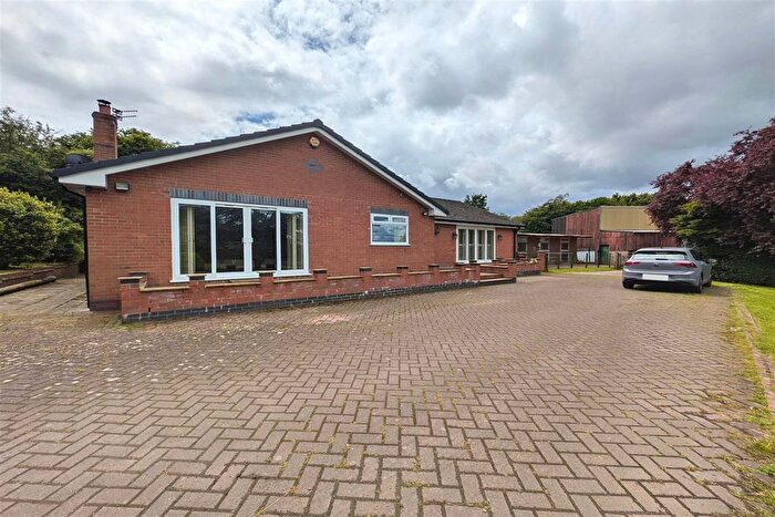 3 Bedroom Detached Bungalow To Rent In Turner Lane, Woodley, Stockport, SK6