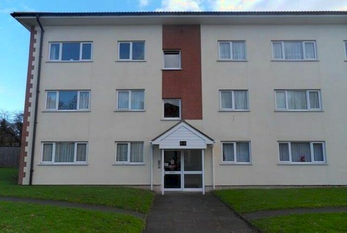3 Bedroom Flat To Rent In Byron Way, Northolt, Middlesex, UB5