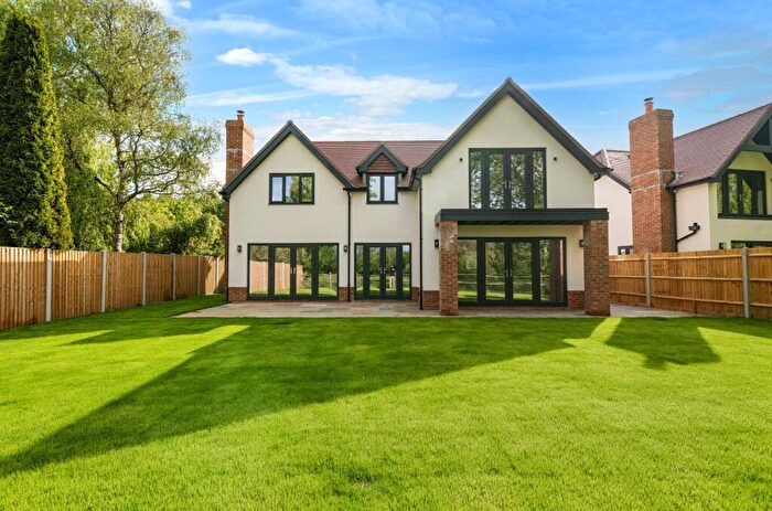 4 Bedroom Detached House For Sale In Haven Court, Marshmead Close, SP5