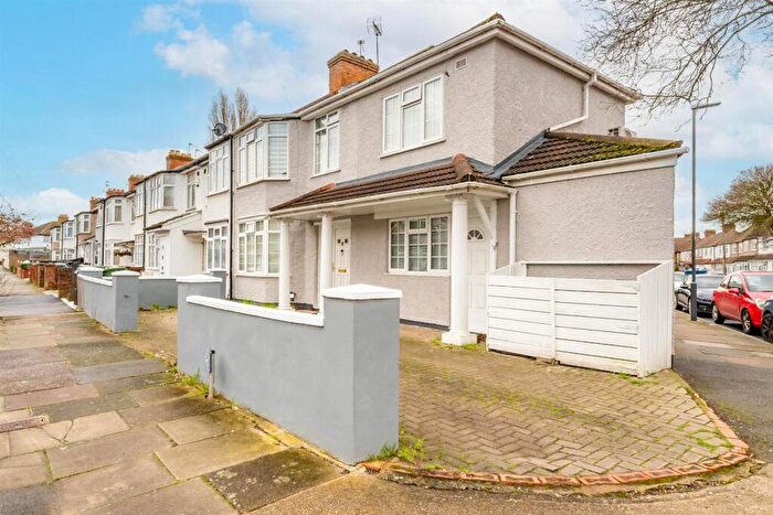 4 Bedroom End Of Terrace House For Sale In Wickham Road, Harrow Weald, HA3