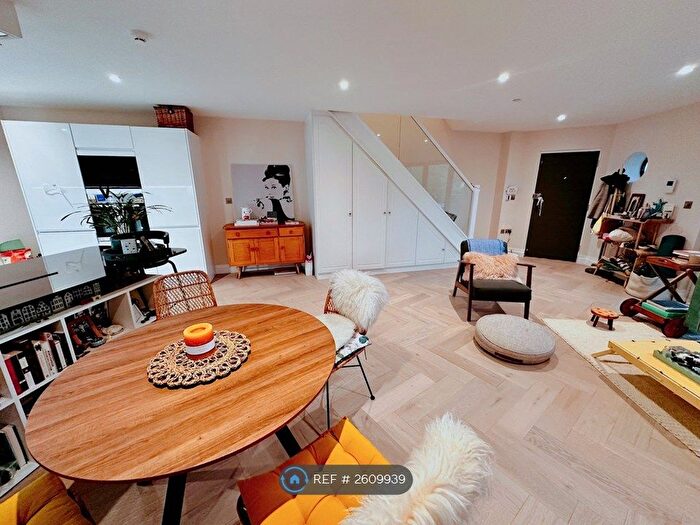 2 Bedroom Flat To Rent In Braywick Road, Maidenhead, SL6