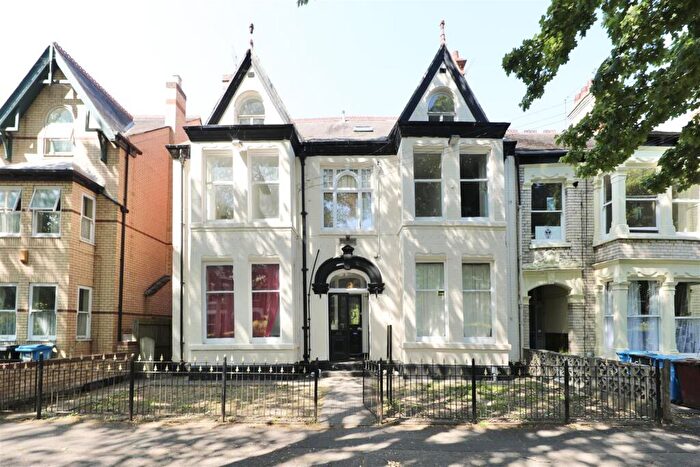 14 Bedroom End Of Terrace House For Sale In Park Avenue, , Hull, HU5