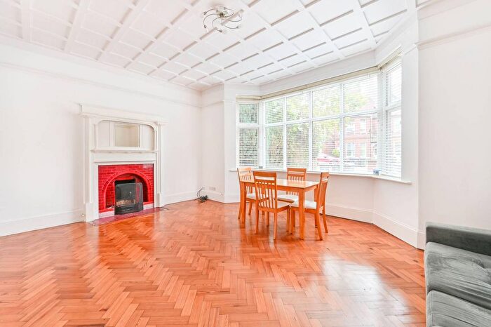 1 Bedroom Flat For Sale In Teignmouth Road, Willesden Green, London, NW2