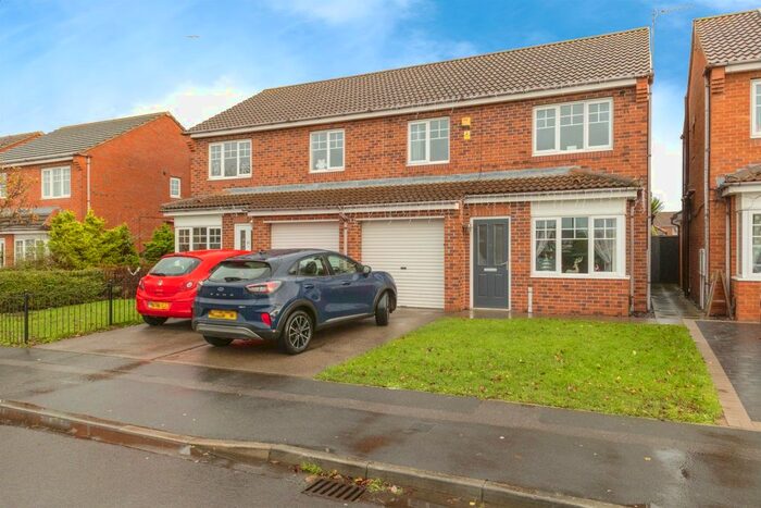3 Bedroom Semi-Detached House For Sale In Hambleton Avenue, Redcar, TS10