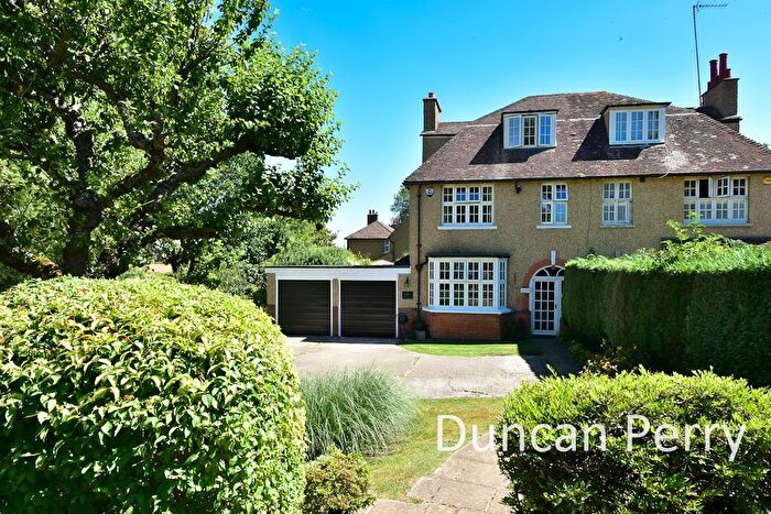 5 Bedroom Semi-Detached House For Sale In St. Albans Road, South Mimms, EN6