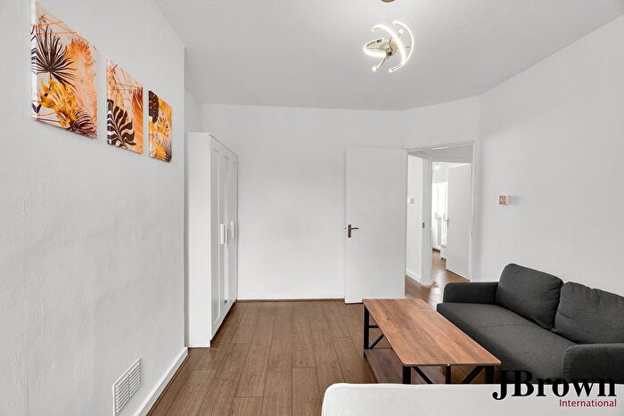2 Bedroom Flat To Rent In High Road Leyton, London, E10