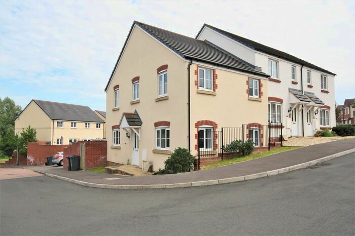 3 Bedroom Semi-Detached House To Rent In Crosstrees, Royal Wootton Bassett, SN4