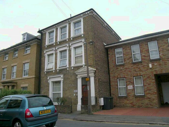 Studio To Rent In Clifton Road, SL1