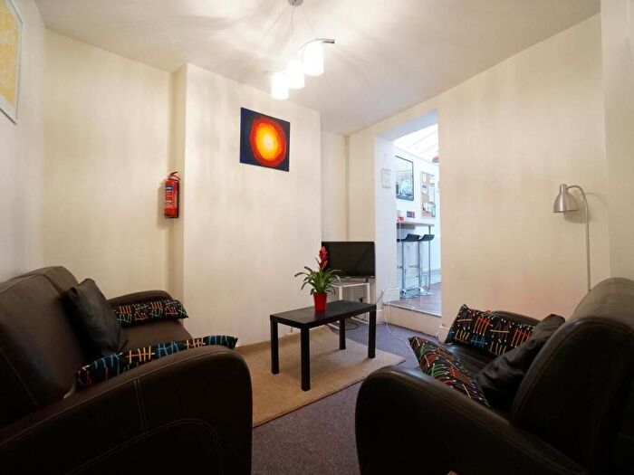 4 Bedroom House To Rent In The Crescent, Bangor, LL57