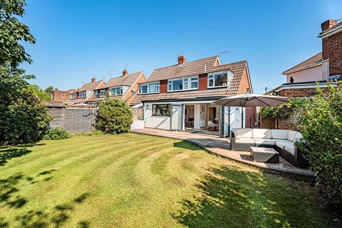 3 Bedroom Semi Detached House For Sale In The Glade, Staines-Upon-Thames, Surrey, TW18
