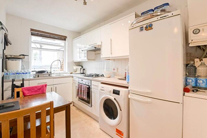 1 Bedroom Bungalow For Sale In Cornford Grove, Balham, London, SW12