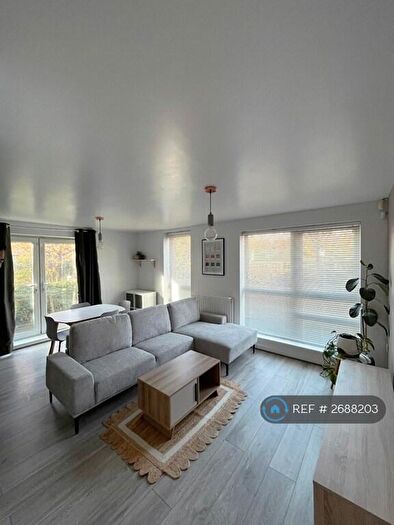 2 Bedroom Flat To Rent In Ashton Old Road, Manchester, M11