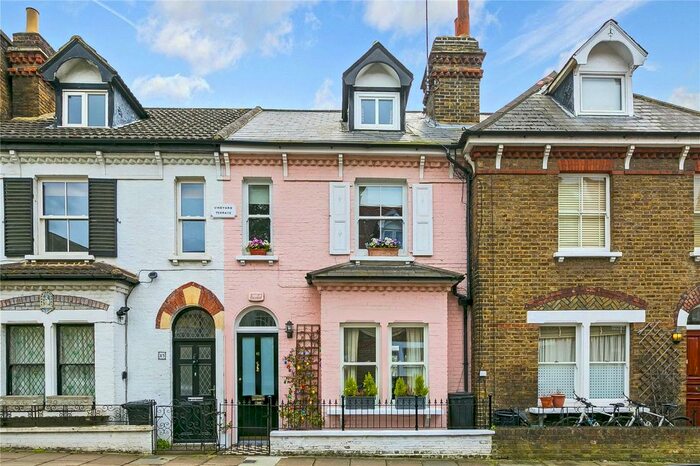3 Bedroom Terraced House To Rent In The Vineyard, Richmond, TW10