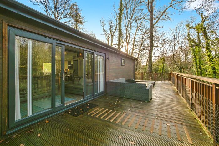 3 Bedroom Mobile/park Home For Sale In Finlake Holiday Park, Newton Abbot, TQ13