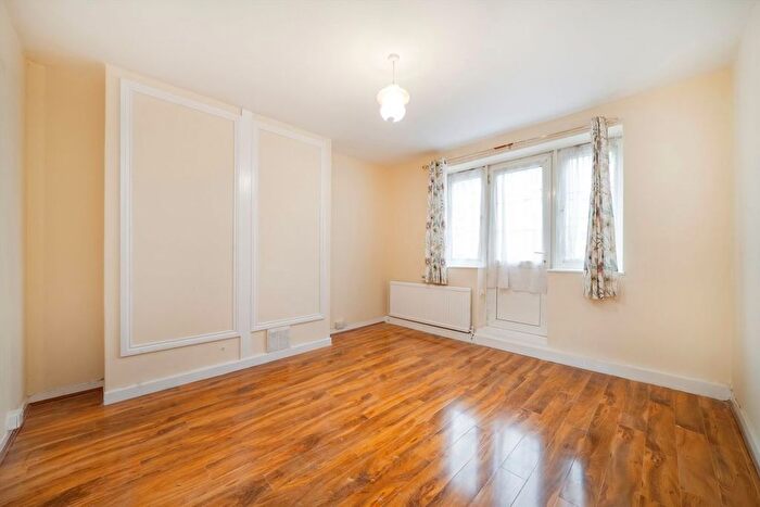 4 Bedroom Flat To Rent In Pembury Road, Clapton, E5