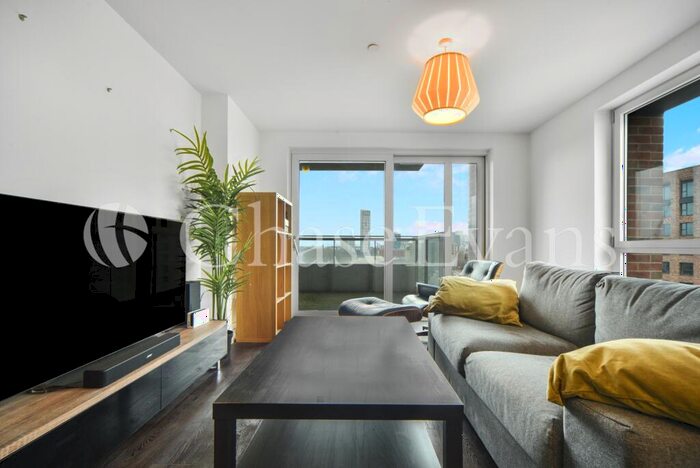 3 Bedroom Flat To Rent In Marner Point, Jefferson Plaza, Bow, London, E3