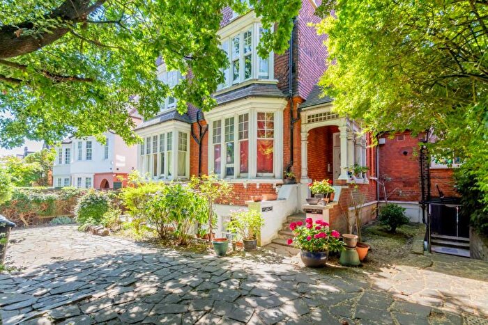 1 Bedroom Flat For Sale In Ferncroft Avenue, Hampstead, NW3