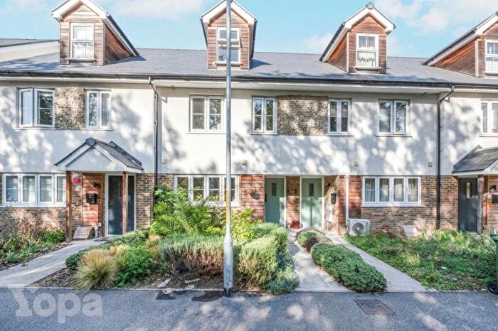 4 Bedroom Terraced House For Sale In Cotton Lane, Greenhithe, DA9