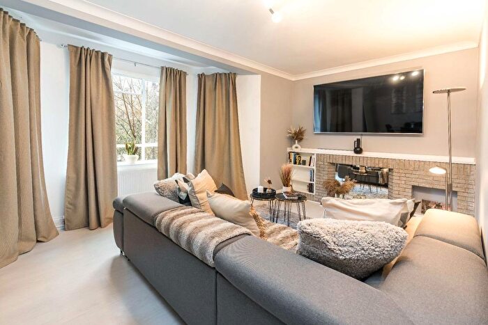 2 Bedroom Flat For Sale In Cromwell Road, London, SW5