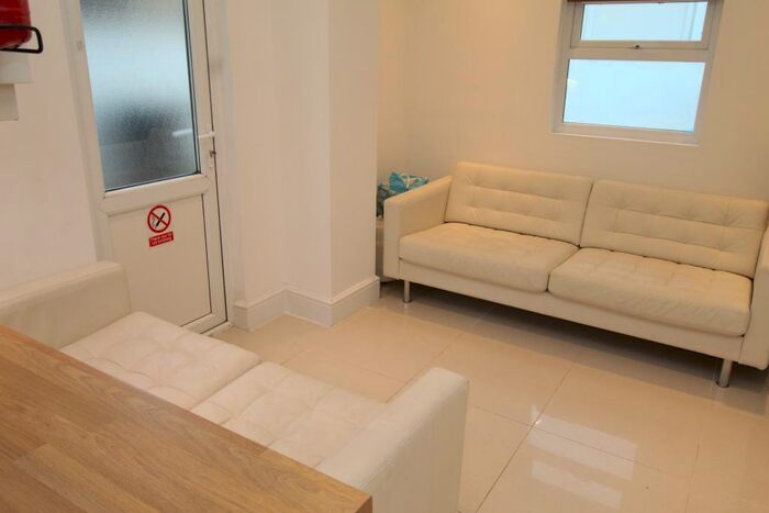 6 Bedroom Terraced House To Rent In North Road, Cardiff(City), CF14