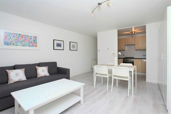 1 Bedroom Flat To Rent In Devonshire Road, Chiswick, London, W4