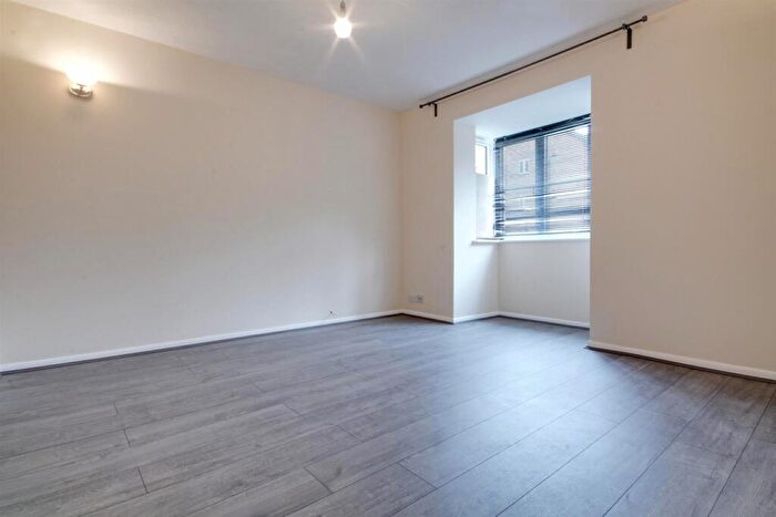 1 Bedroom Flat To Rent In Kingfisher Way, London, NW10