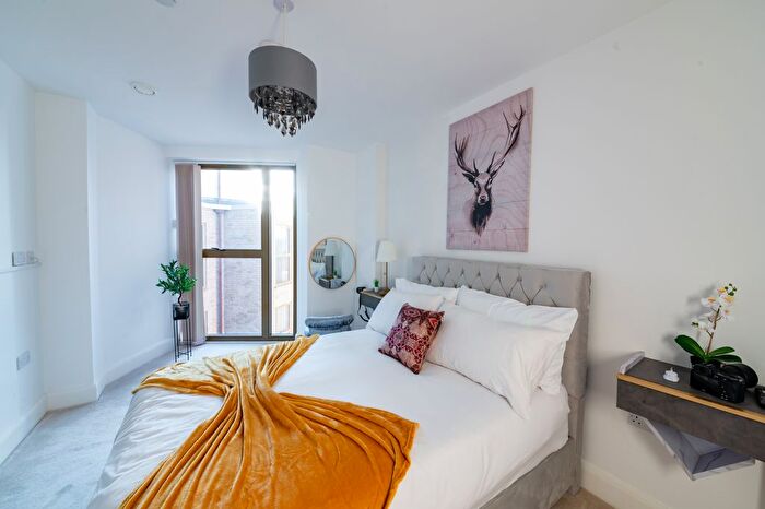 1 Bedroom Detached House To Rent In High Road, London, NW10