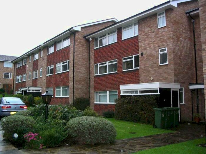 2 Bedroom Flat To Rent In Foxley Court, Christchurch Park, Sutton, SM2