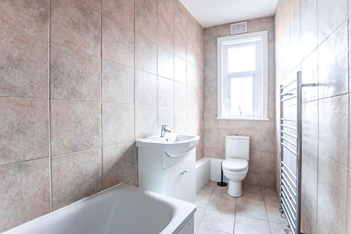 2 Bedroom Apartment To Rent In Felpham, PO22