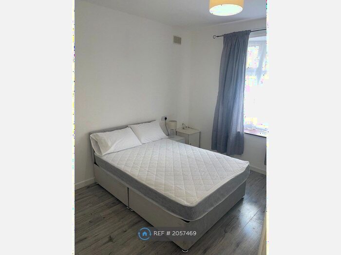 4 Bedroom Semi-Detached House To Rent In Martin Street, Wolverhampton, WV4