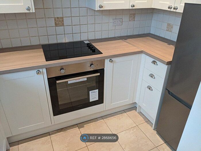 2 Bedroom Flat To Rent In Grosvenor Court, Manchester, M16