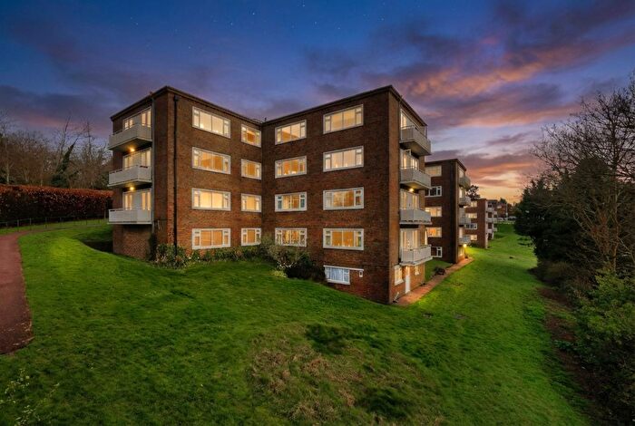 2 Bedroom Flat For Sale In Dyke Road Avenue, Hove, BN3