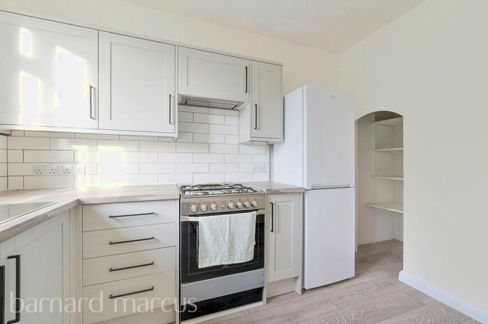 2 Bedroom Flat To Rent In Birkenhead Avenue, Kingston Upon Thames, KT2
