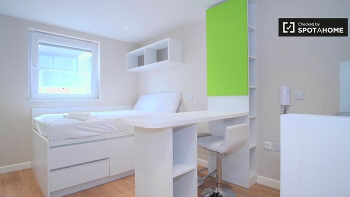 Studio To Rent In Leman St, Whitechapel, London E1 8EU, UK, E1