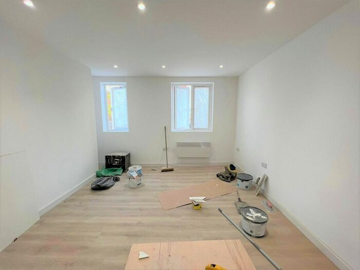 Studio To Rent In High Road, Ilford, IG1