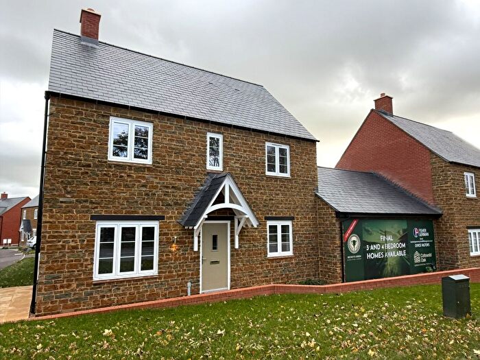 3 Bedroom Detached House For Sale In Middleton Cheney, Banbury, OX17