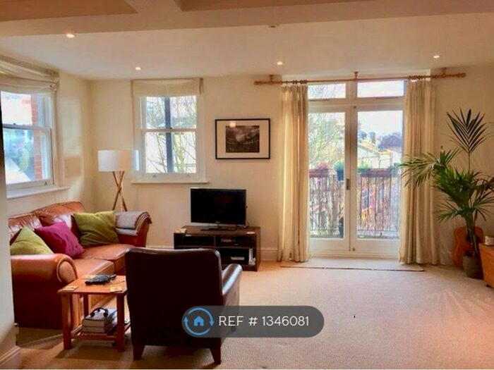 2 Bedroom Flat To Rent In Amyand Park Road, Twickenham, TW1