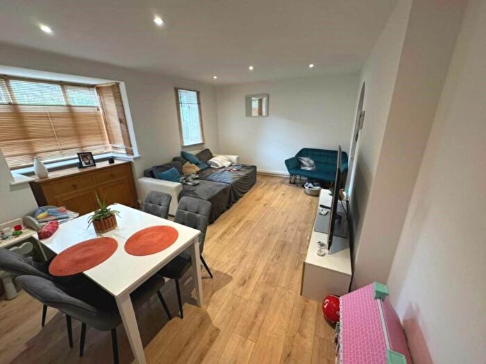 2 Bedroom Flat To Rent In Everett Court, Watling Street, WD7