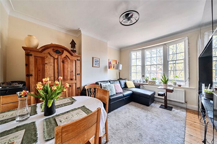 3 Bedroom Flat For Sale In Pitshanger Lane, Ealing, W5